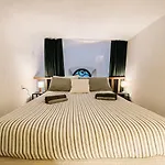 Ponte Vecchio Elegante Domus Apartamento